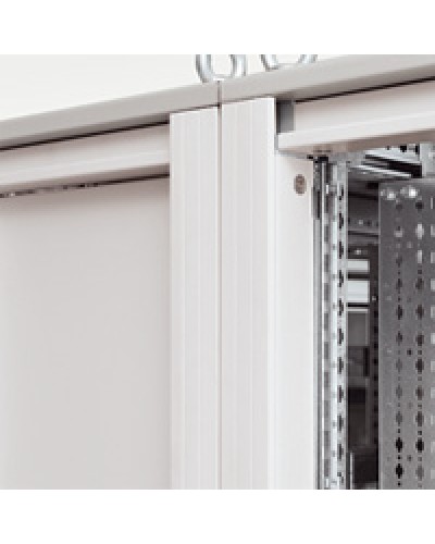 Облицовка Legrand 020561 в Уссурийске Аксессуары для стоек и шкафов Pintop.ru